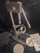 NEW MANUAL CAST IRON JUICER